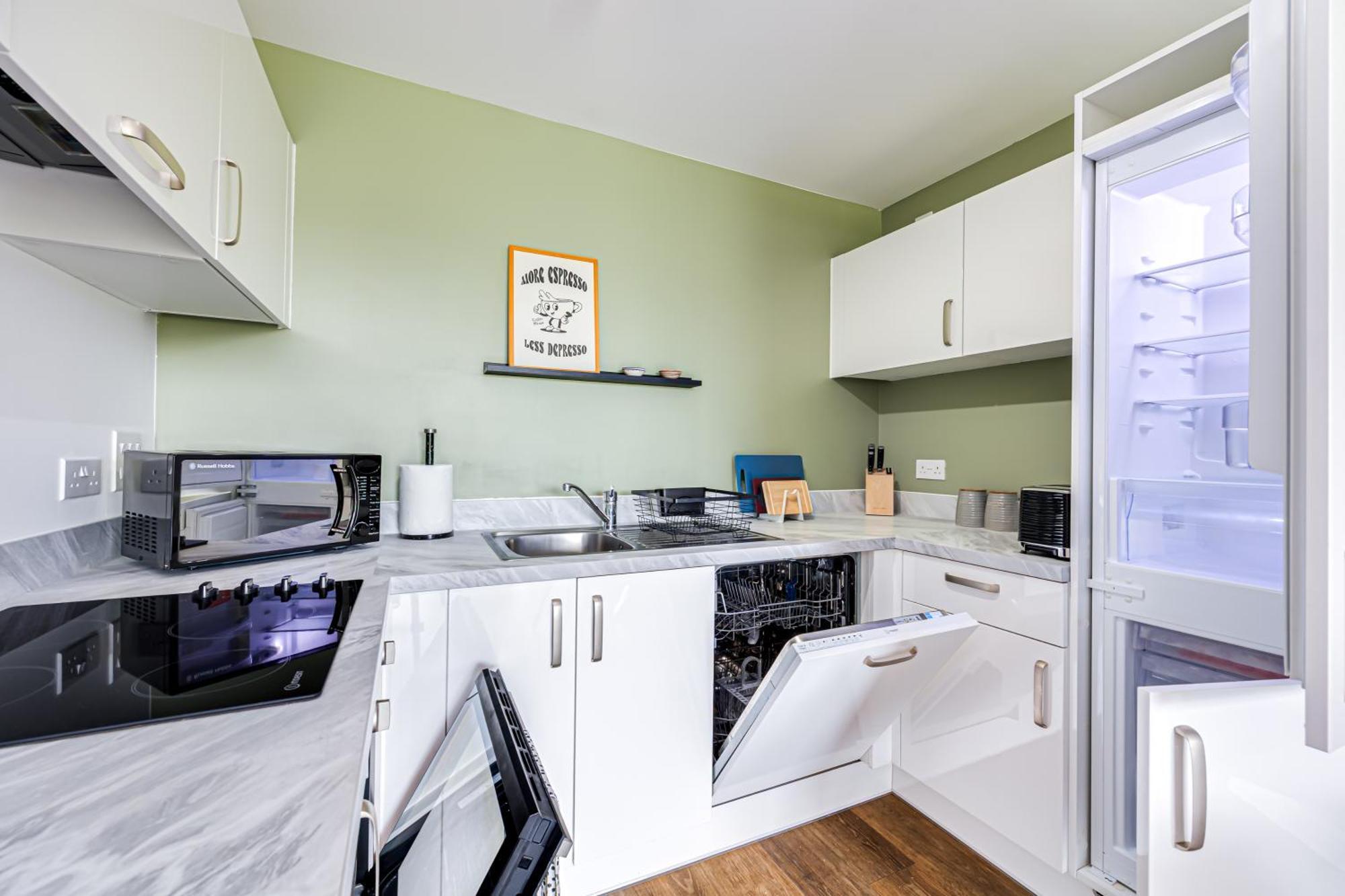 Penthouse Apartment - City Centre - Secure Parking, Balcony, Self-Check-In, Fast Wifi And Smart Tv With Netflix By Yoko Property ميلتون كينيز المظهر الخارجي الصورة
